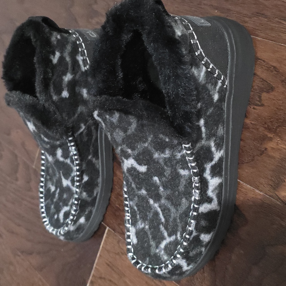 HEY DUDE DENNY MARBLE GREY ANKLE BOOTS - Picture 2 of 5